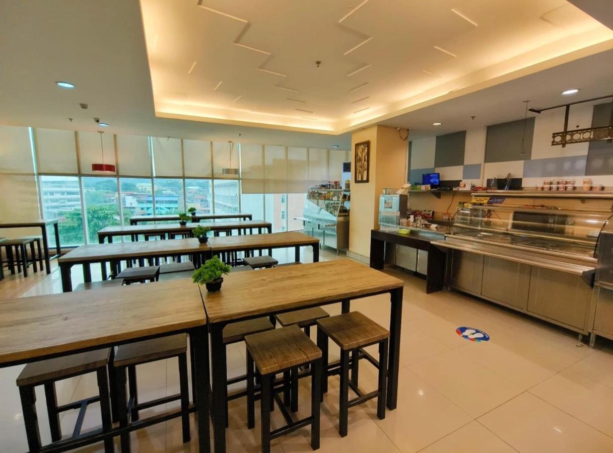 Greenwindows Hotel Davao City Dış mekan fotoğraf