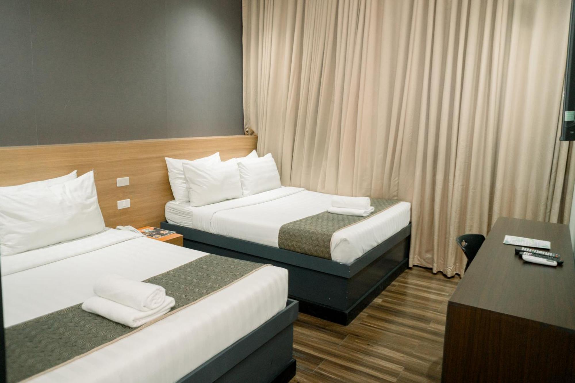 Greenwindows Hotel Davao City Dış mekan fotoğraf